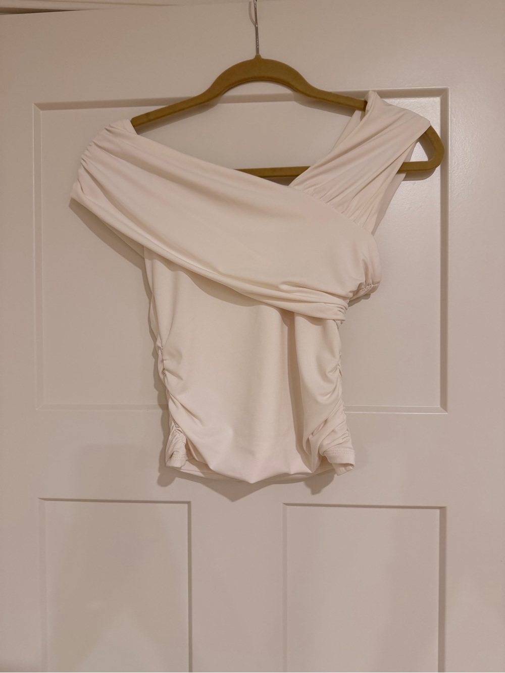 Abercrombie and Fitch Asymmetrical Women’s Off-Shoulder Cream Ruched Top
